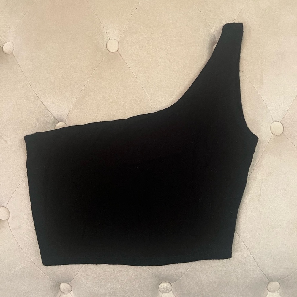 Naked Wardrobe Elegant Black one sleeve black crop top